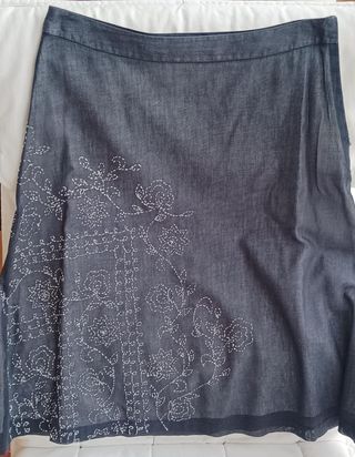 Falda Adolfo Dominguez gasa negra bordada