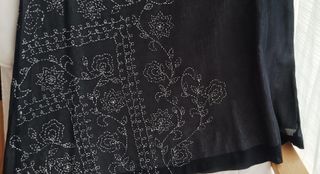 Falda Adolfo Dominguez gasa negra bordada