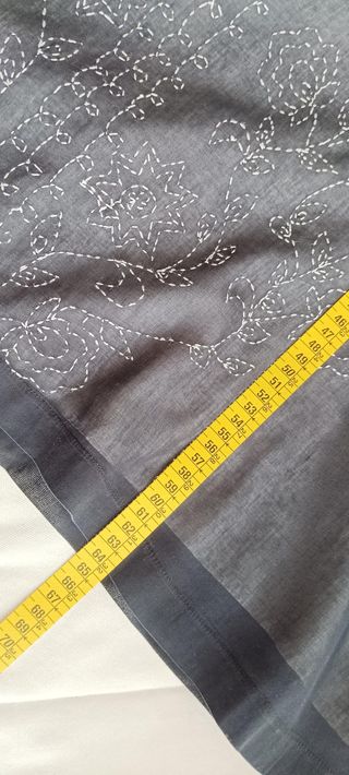 Falda Adolfo Dominguez gasa negra bordada