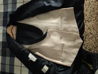 Traje de novio azul marino