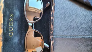 Gafas Guess auténticas.