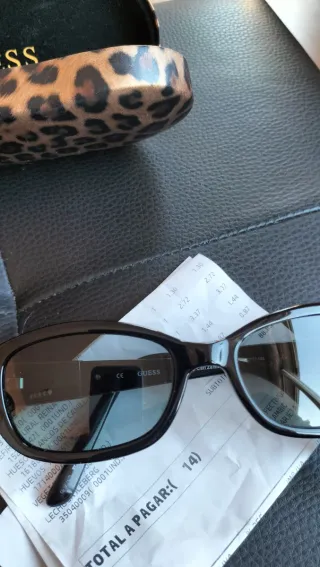 Gafas Guess auténticas.