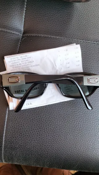 Gafas Guess auténticas.