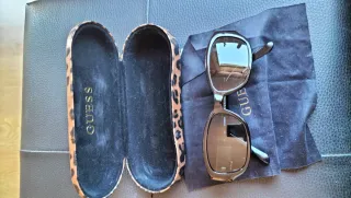 Gafas Guess auténticas.