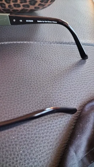 Gafas Guess auténticas.