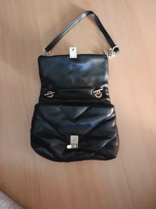 Bolso pequeño Zara negro cuero