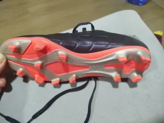 Botas de fútbol Adidas negras, tengo 2 pares