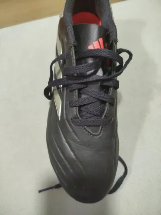 Botas de fútbol Adidas negras, tengo 2 pares