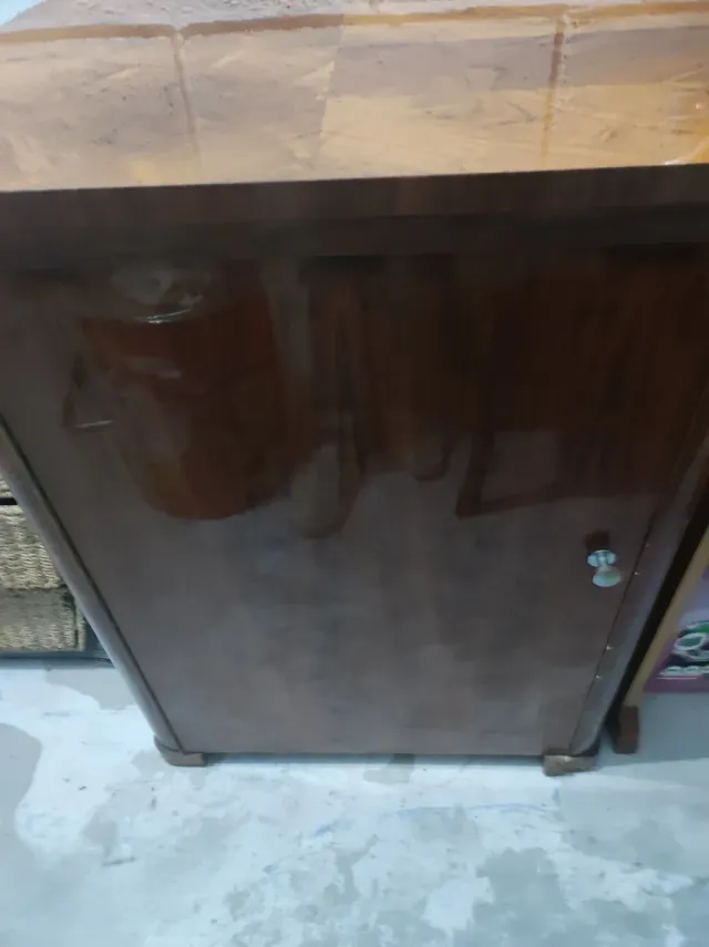 Máquina de coser Alfa con mueble madera.En persona