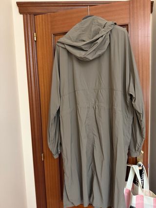 Parka técnica ligera Zara verde oliva