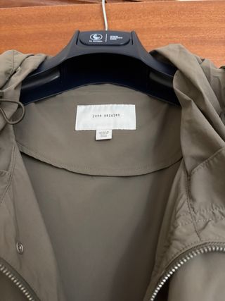 Parka técnica ligera Zara verde oliva