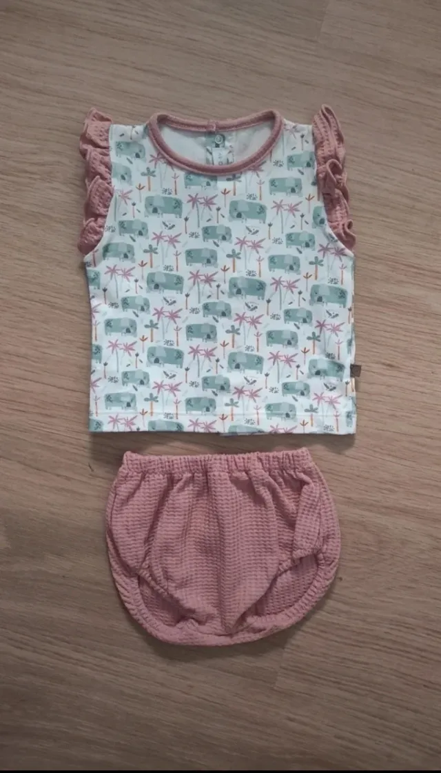 Conjunto camiseta y braguita bebé estampado