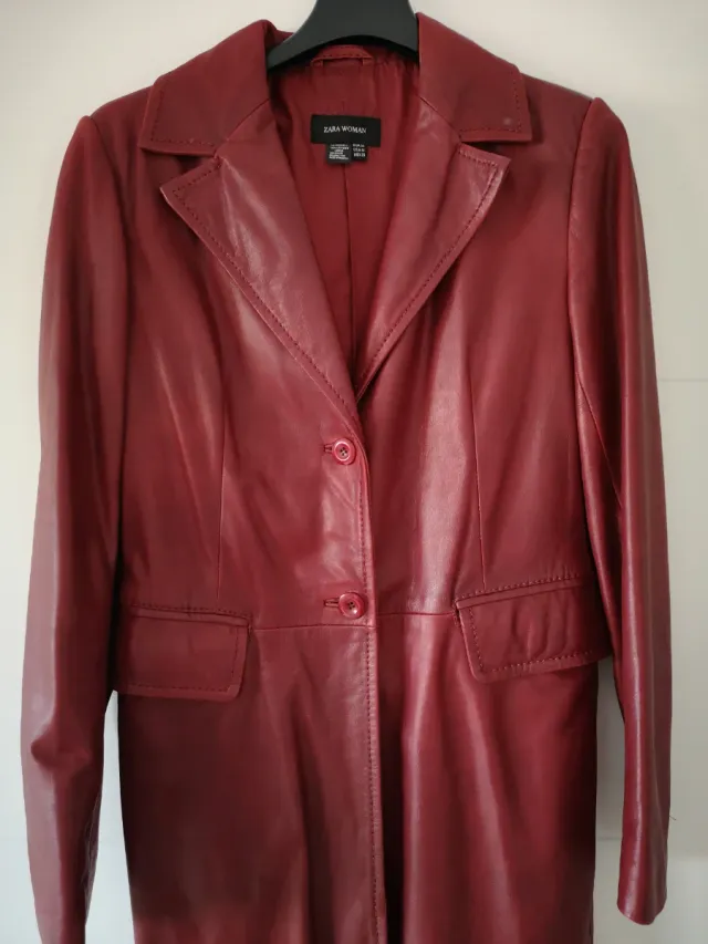 Abrigo de cuero Zara burdeos
