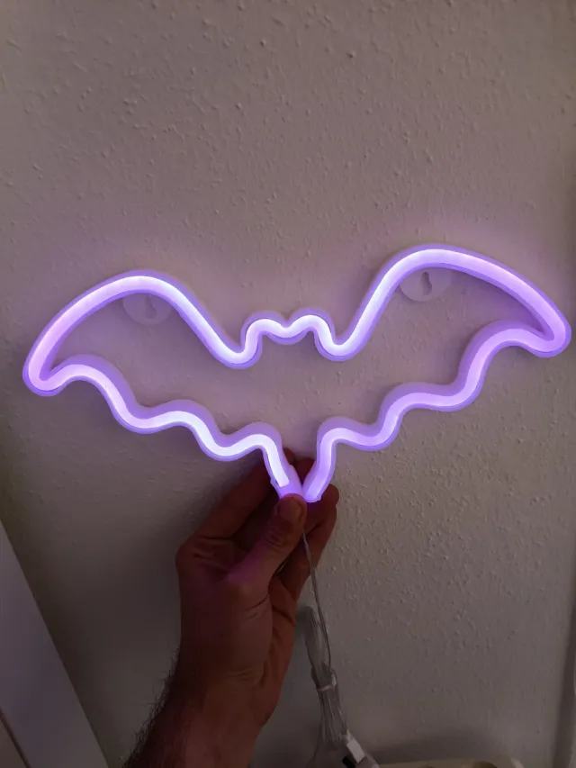 Luz Neón Murciélago Morado
