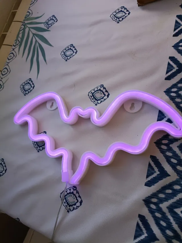 Luz Neón Murciélago Morado