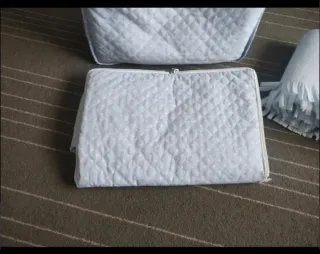 Bolso y mantita de bebé azul