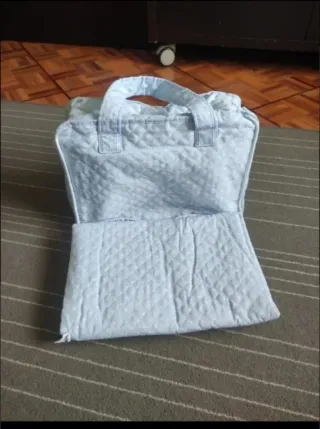 Bolso y mantita de bebé azul