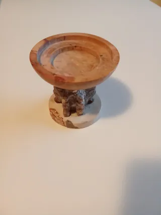 Portacandele in pietra con scimmie