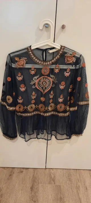 Blusa Zara bordada transparente Talla XS