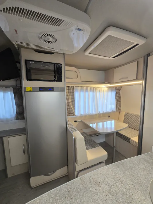 Caravana Across Cama Isla Aire Mover impecable