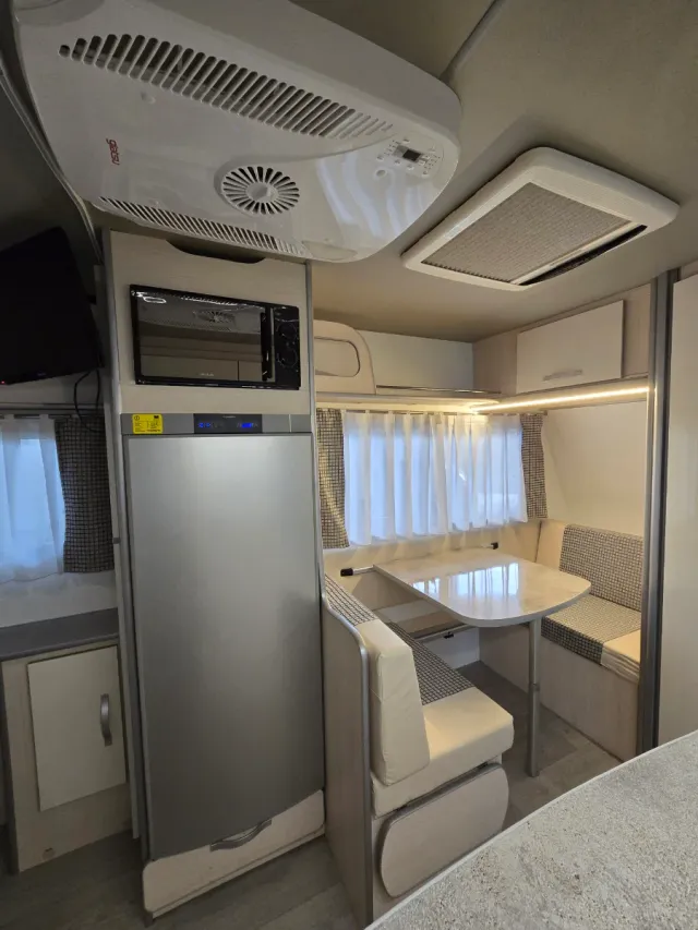 Caravana Across Cama Isla Aire Mover impecable