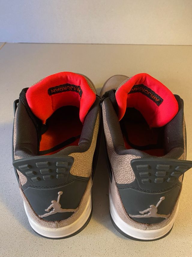 Jordan 4 Bambas Marrones y Rojas