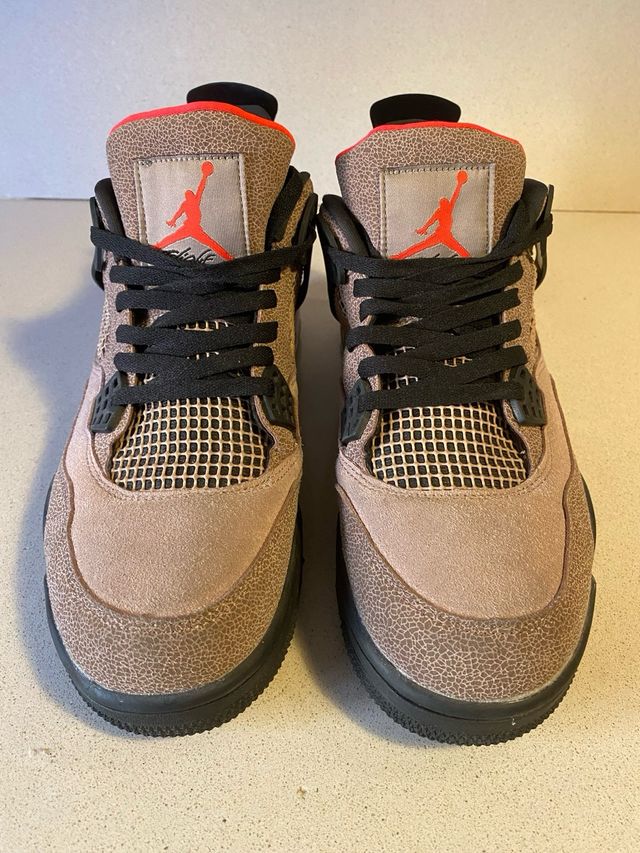 Jordan 4 Bambas Marrones y Rojas