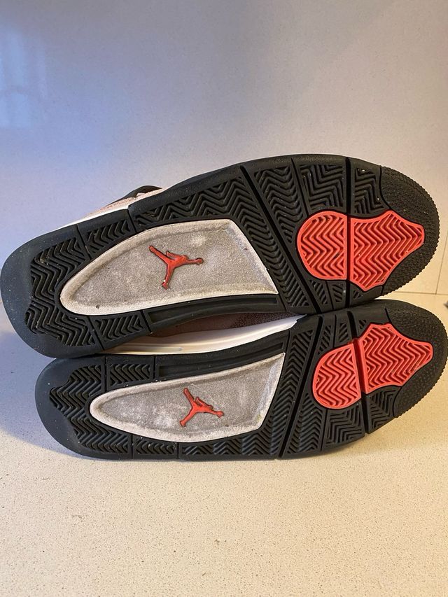 Jordan 4 Bambas Marrones y Rojas