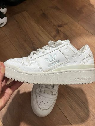 Zapatillas Adidas Blancas solo venta en persona