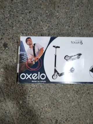 Patinete plegable negro y blanco, marca Oxelo
