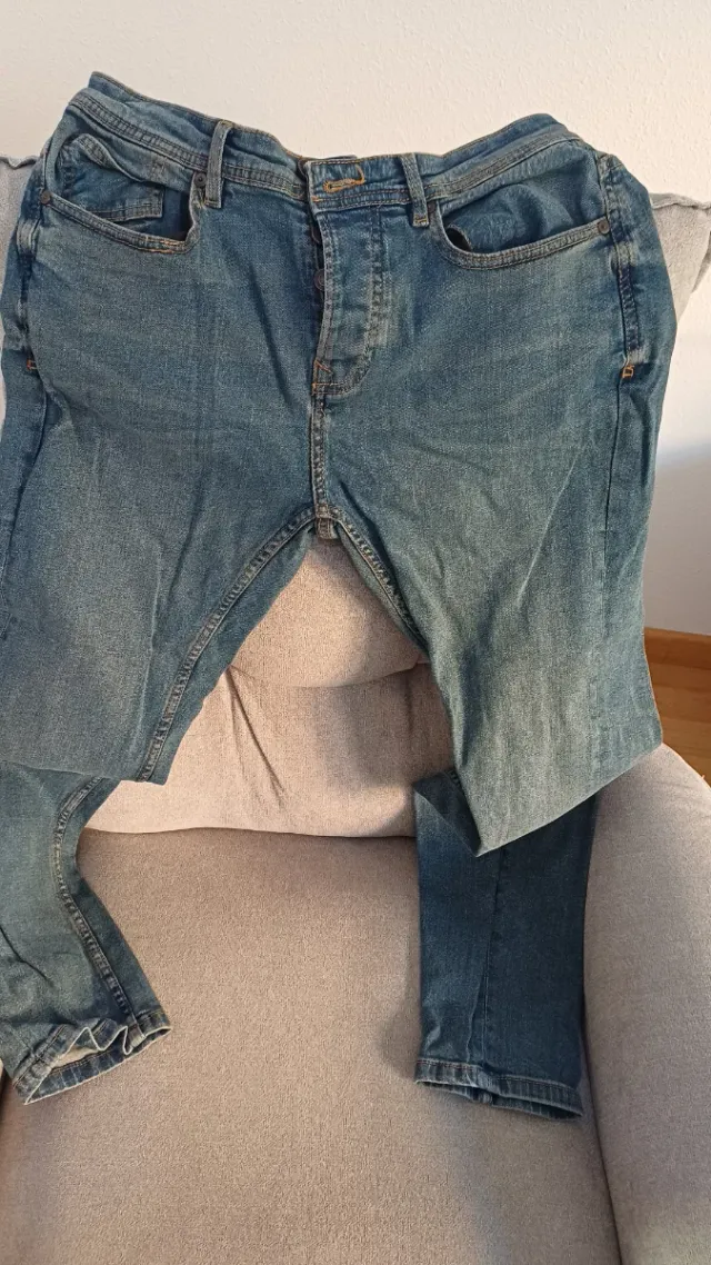 Pantalón pitillo azul