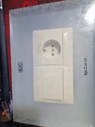 Mecanismo BJC Coral Enchufe y Interruptor