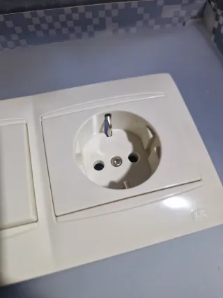 Mecanismo BJC Coral Enchufe y Interruptor