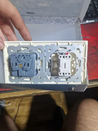 Mecanismo BJC Coral Enchufe y Interruptor