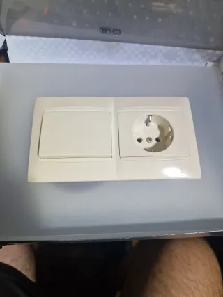 Mecanismo BJC Coral Enchufe y Interruptor