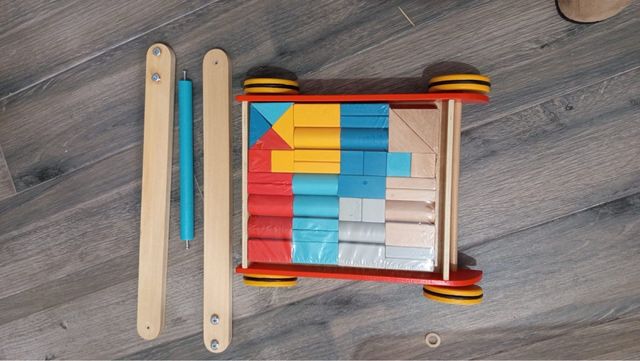 Carrito corre pasillos de madera para bebé