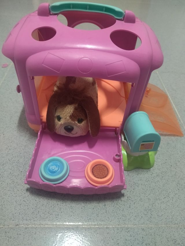 Casita de juguete con mascota