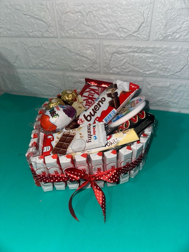 Torta Kinder Sorpresa e Ferrero Rocher