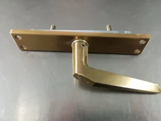 Falleba/Cremona latón  Empotrar Izda.