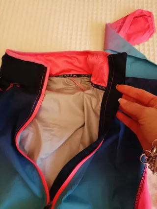 Cortavientos degradado azul y rosa