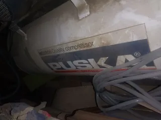 Compresor de aire blanco marca puskas