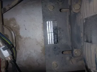 Compresor de aire blanco marca puskas