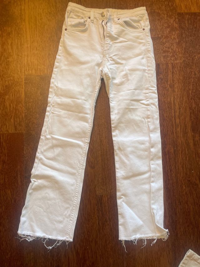 Vaquero blanco ZARA desflecado bajos