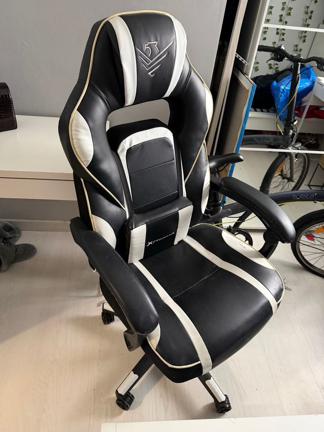 Silla Gamer Negra y Blanca