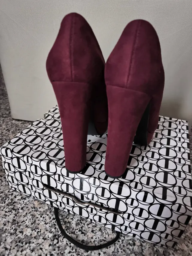 Scarpe con tacco scamosciate n°37