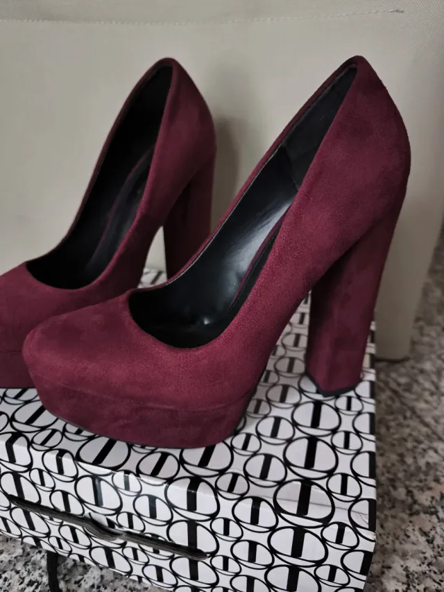 Scarpe con tacco scamosciate n°37