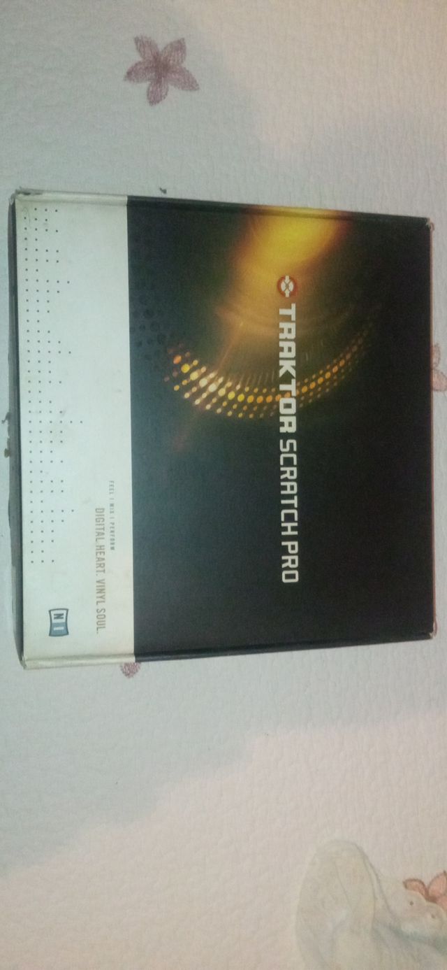 Native Instruments Traktor Audio 8 DJ