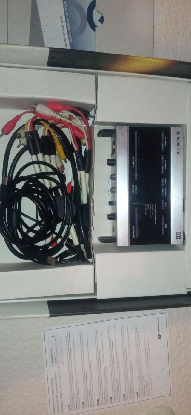 Native Instruments Traktor Audio 8 DJ