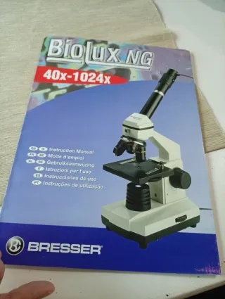 Microscopio Biolux NG con zoom de 40x a 1024x.
