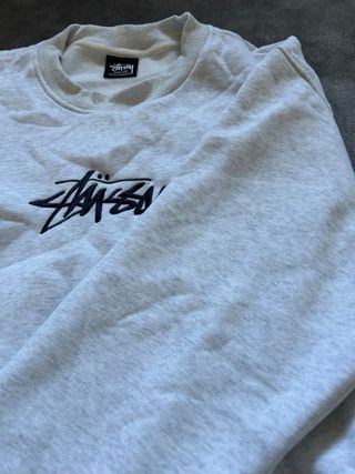 Sudadera Stüssy Gris Logo Bordado